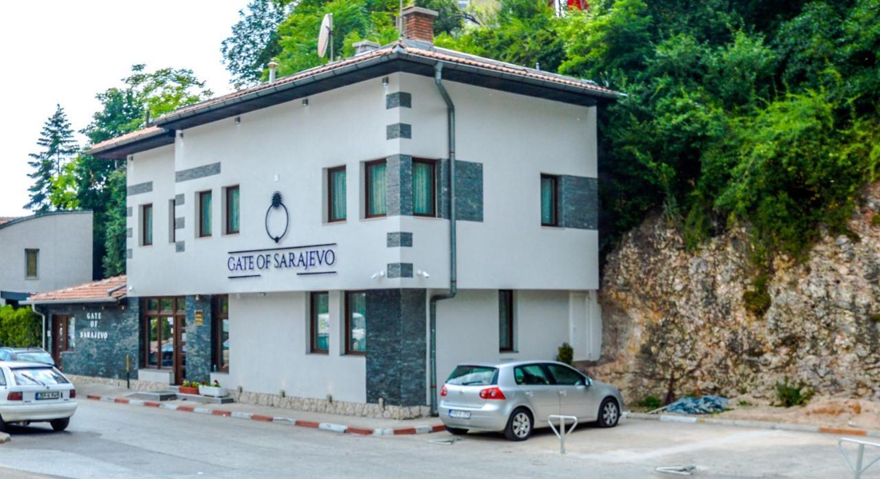 Heritage Gate Of 3*